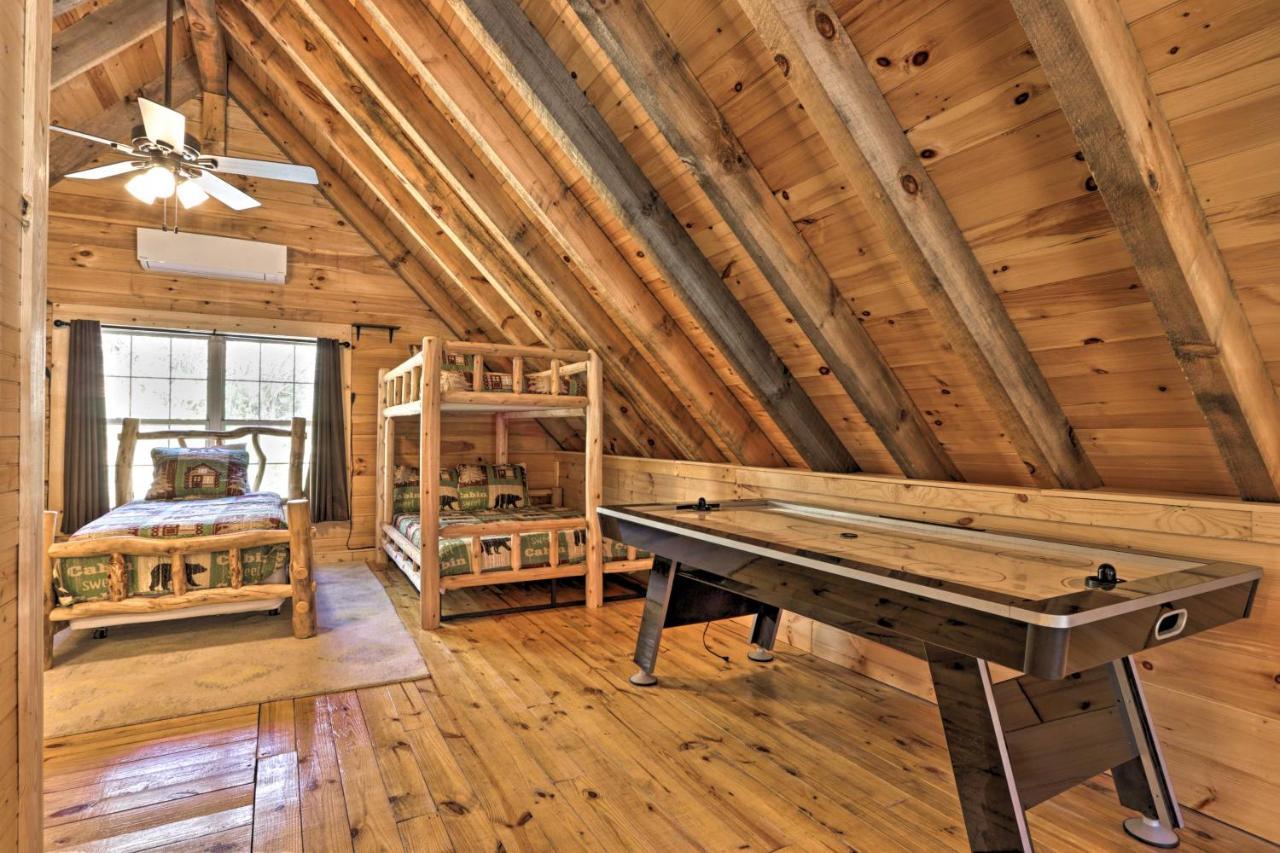 Gatlinburg Cabin With Loft And Game Room 1 Mi To Town 外观 照片